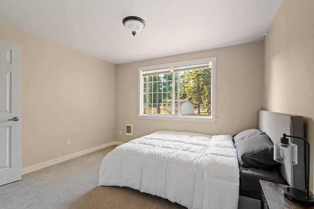 Photo of Bedroom in Spanaway