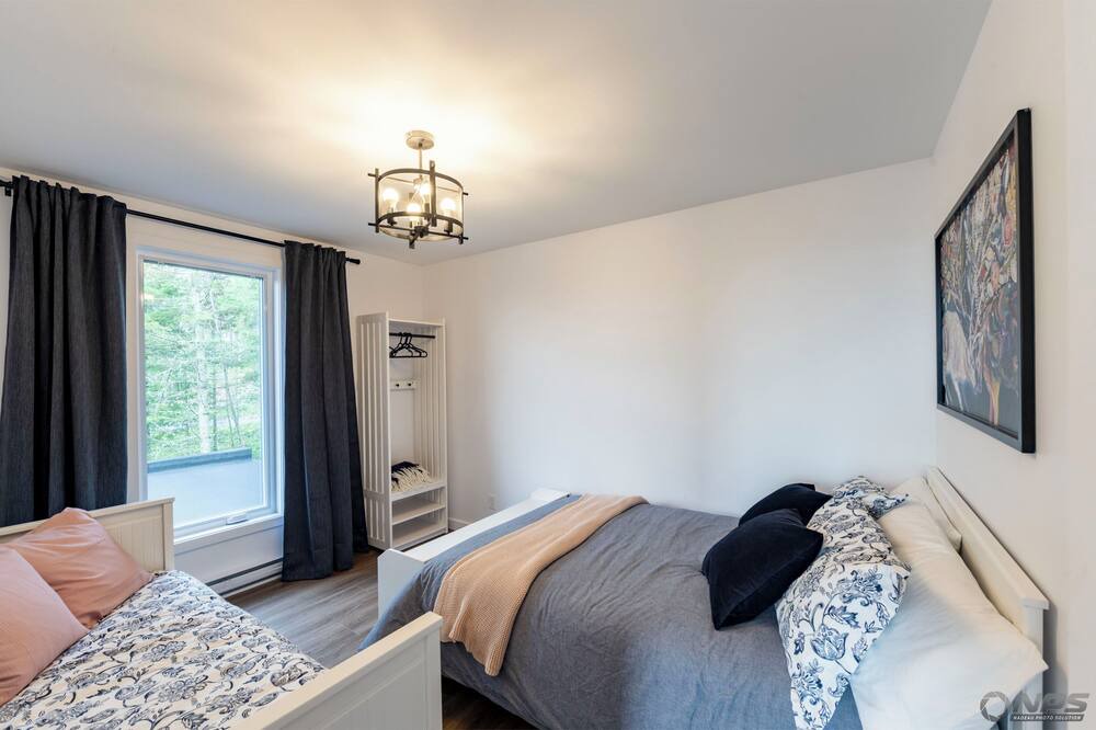 Photo of Bedroom in Adstock