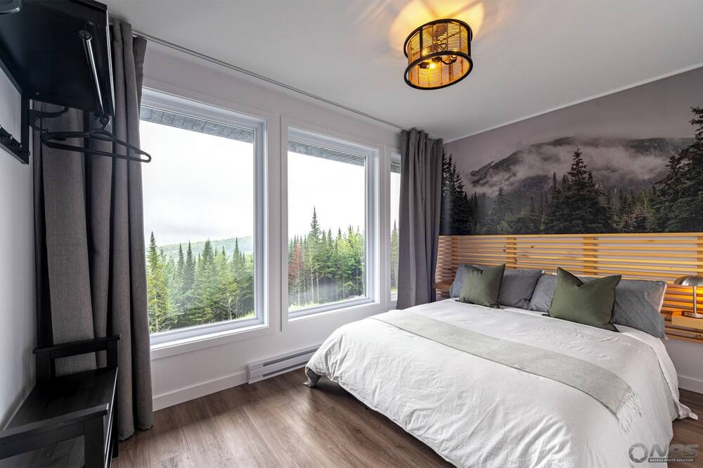Photo of Bedroom in Adstock