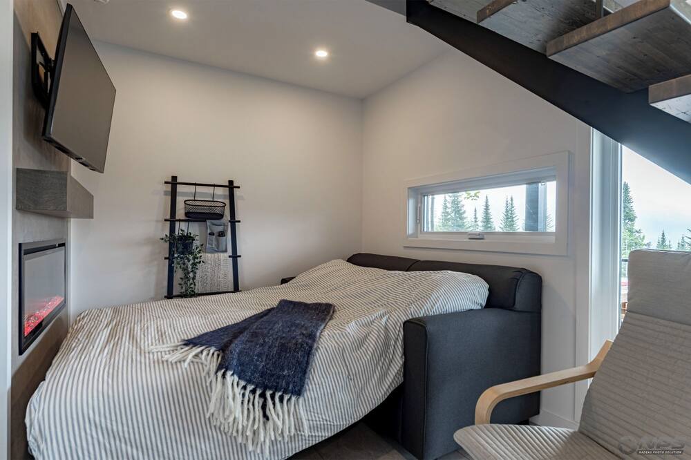 Photo of Bedroom in Adstock