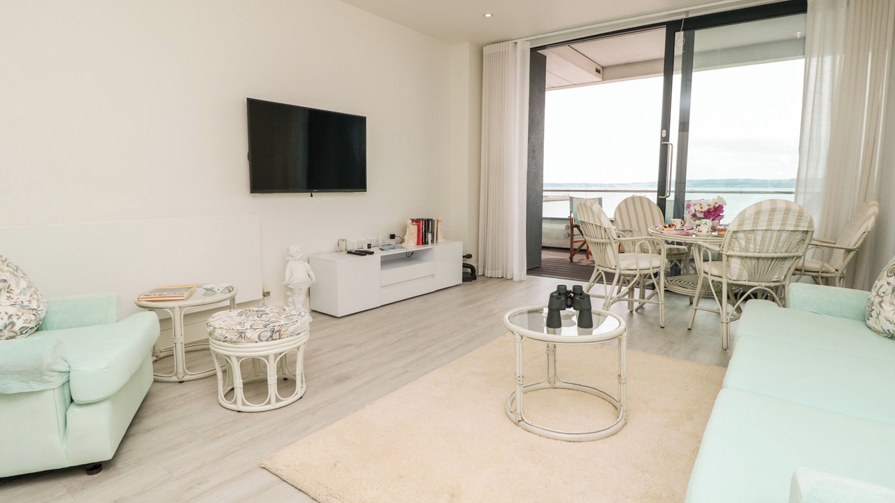 Photo of Livingroom in Torquay City Centre