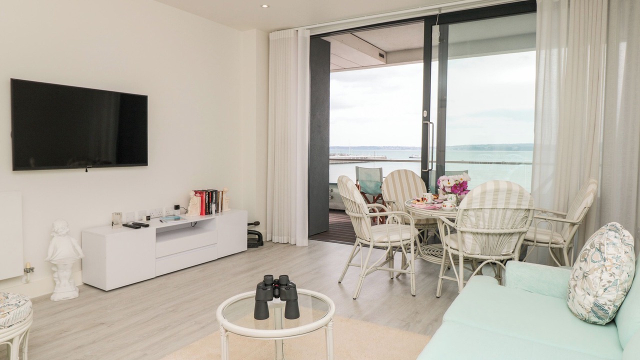 Photo of Livingroom in Torquay City Centre