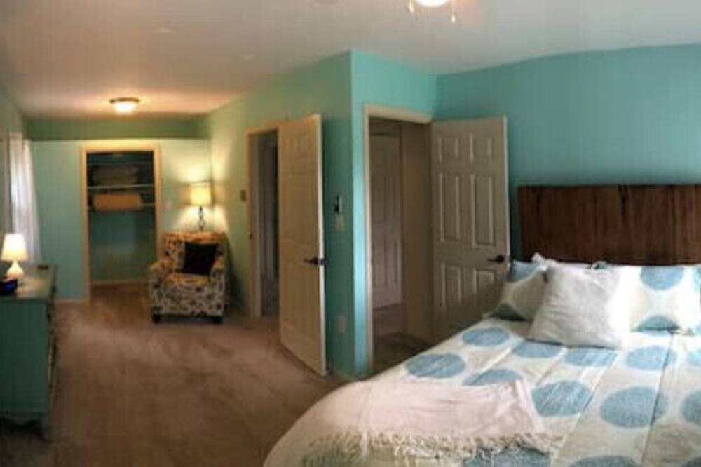 Photo of Bedroom in Monterey