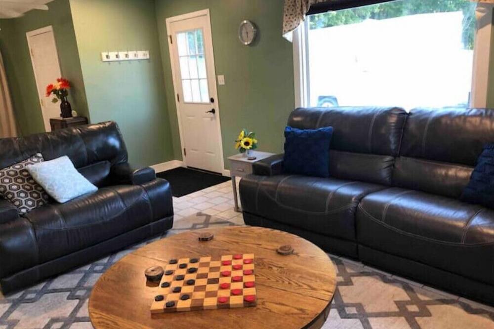 Photo of Livingroom in Monterey