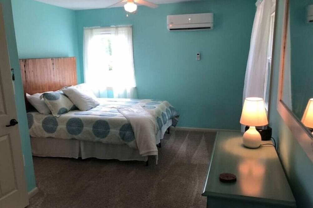 Photo of Bedroom in Monterey