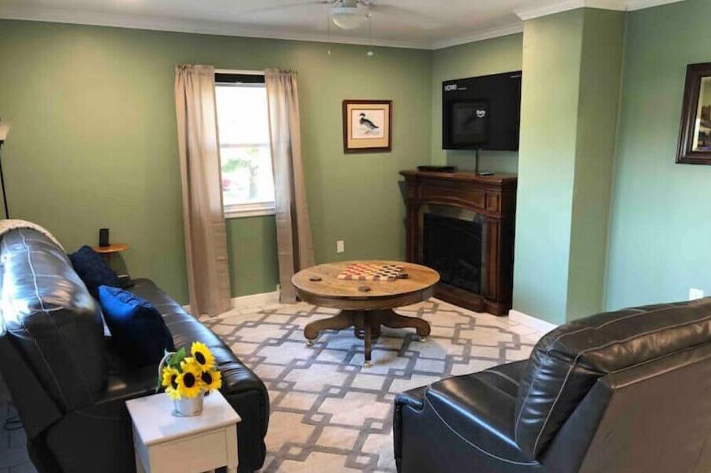 Photo of Livingroom in Monterey