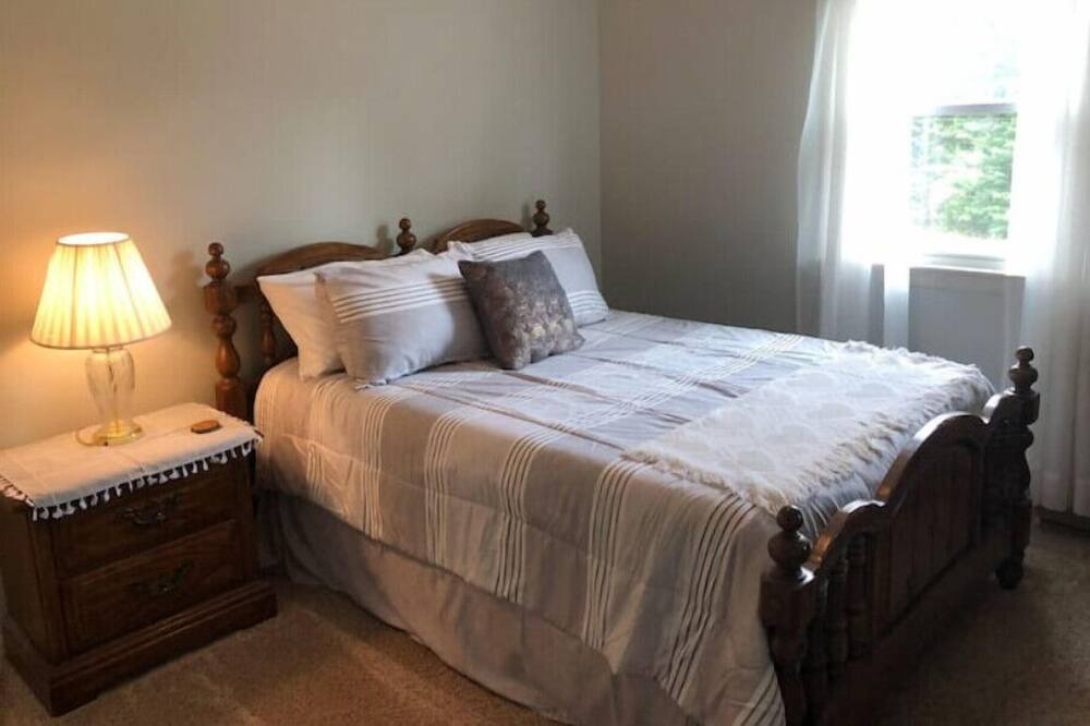 Photo of Bedroom in Monterey
