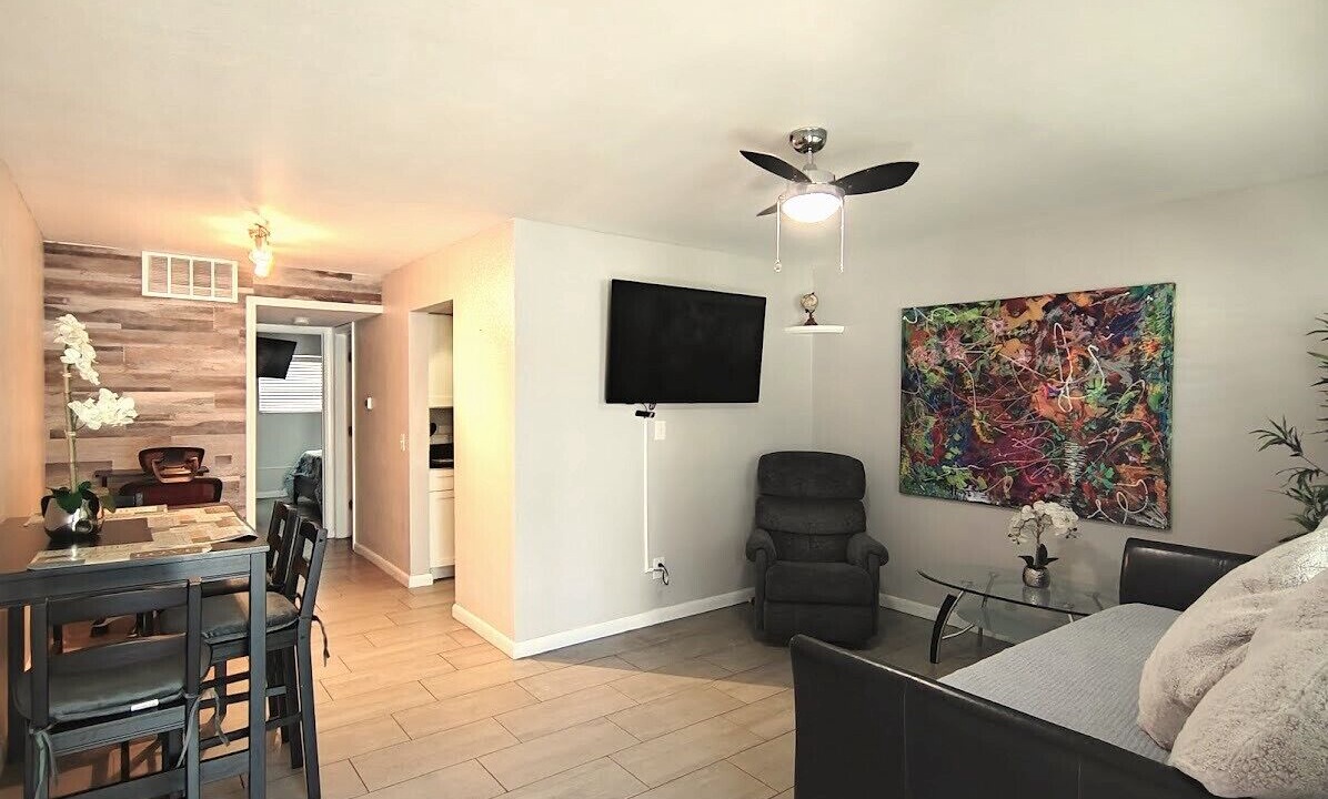 Photo of Livingroom in Capri Isle