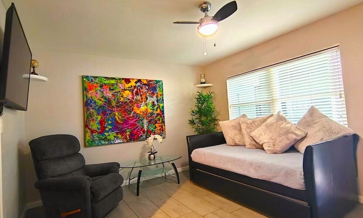 Photo of Livingroom in Capri Isle
