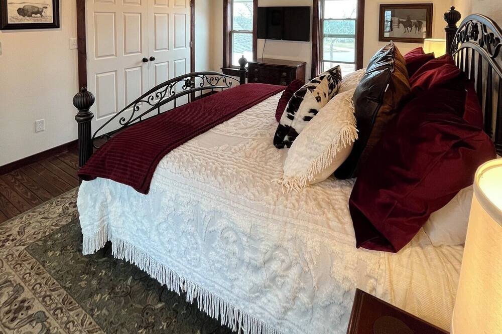 Photo of Bedroom in Forestburg