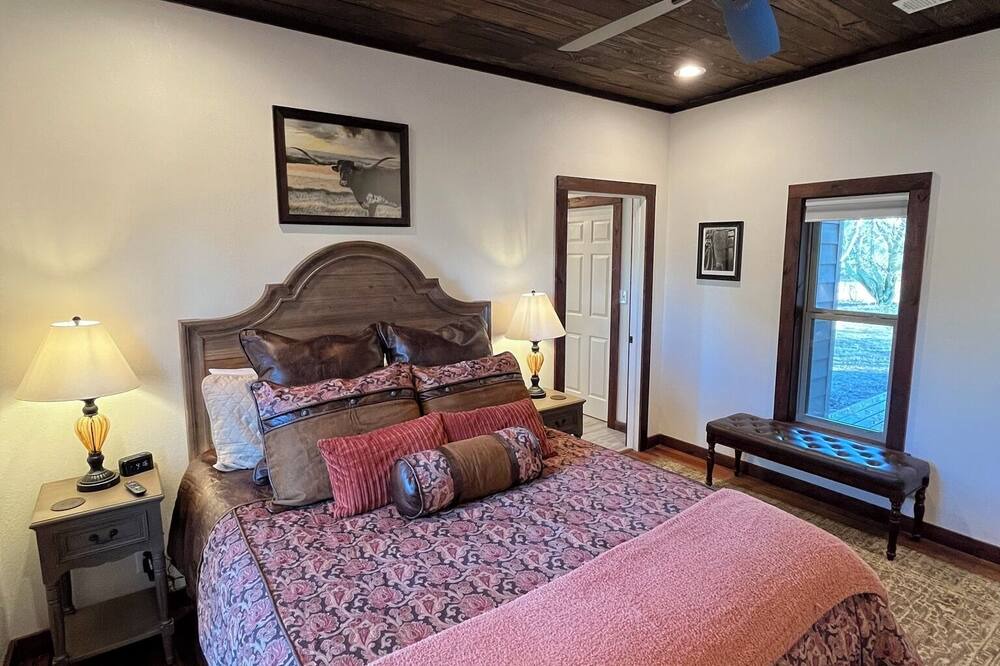 Photo of Bedroom in Forestburg