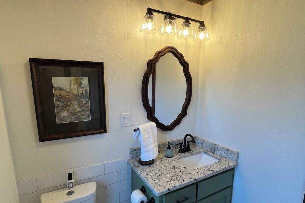 Photo of Bathroom in Forestburg