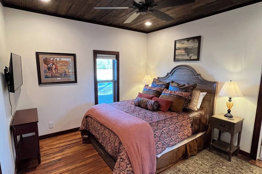 Photo of Bedroom in Forestburg