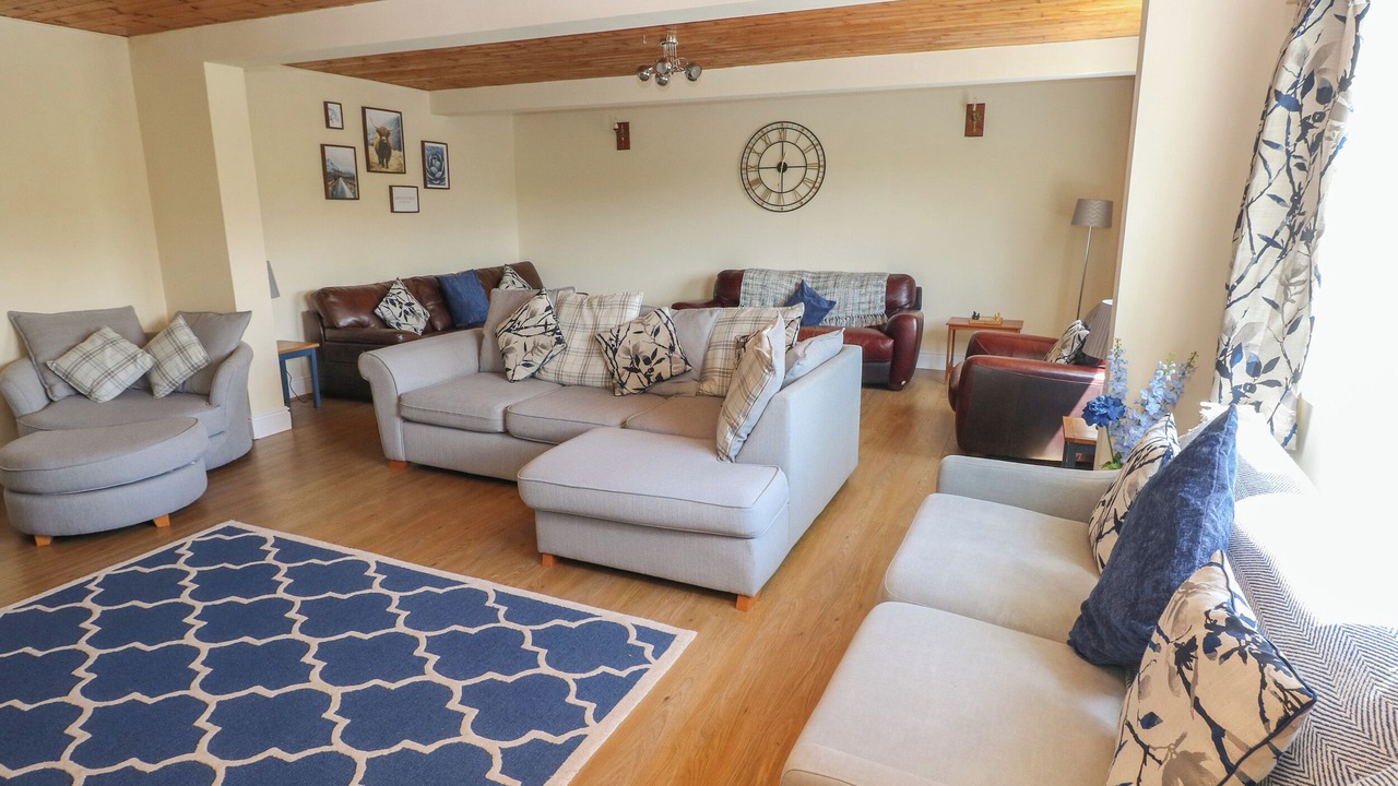 Photo of Livingroom in Tirabad