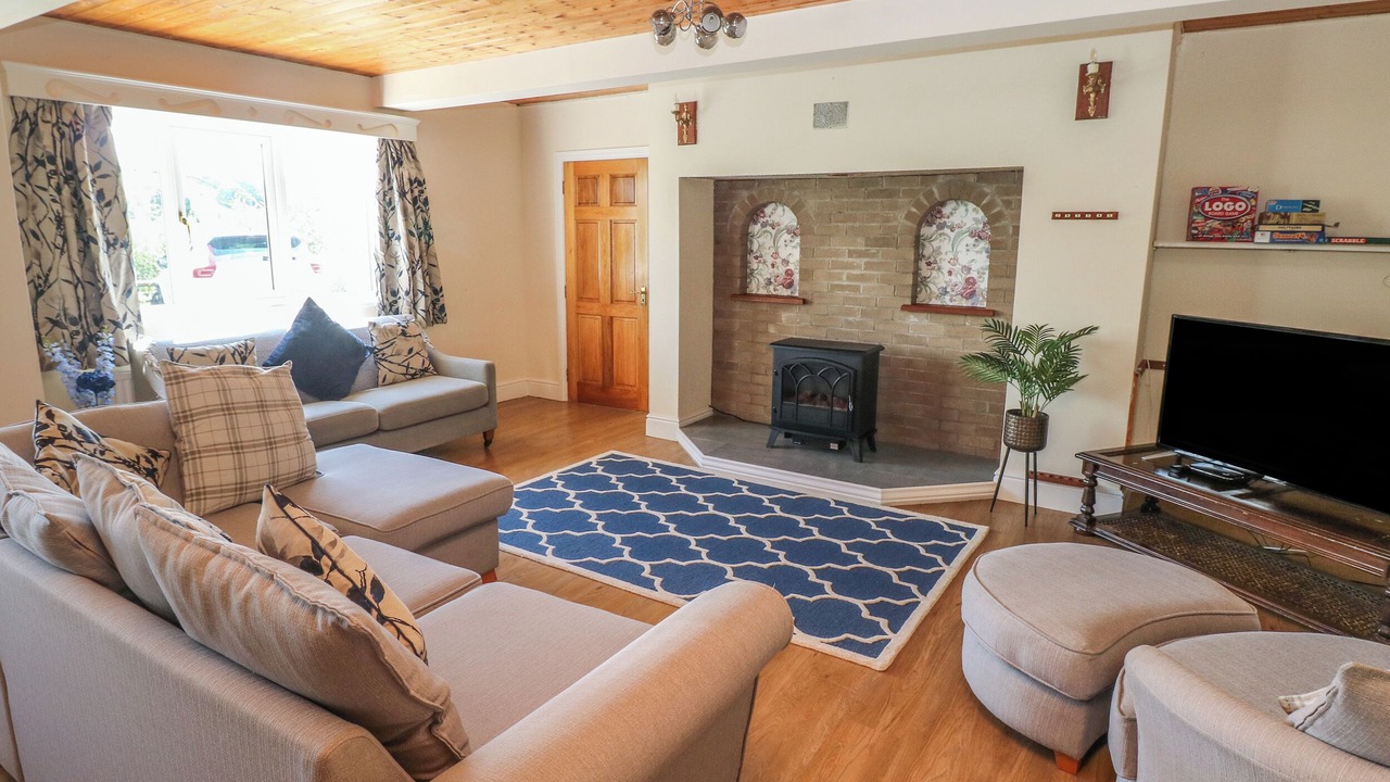 Photo of Livingroom in Tirabad