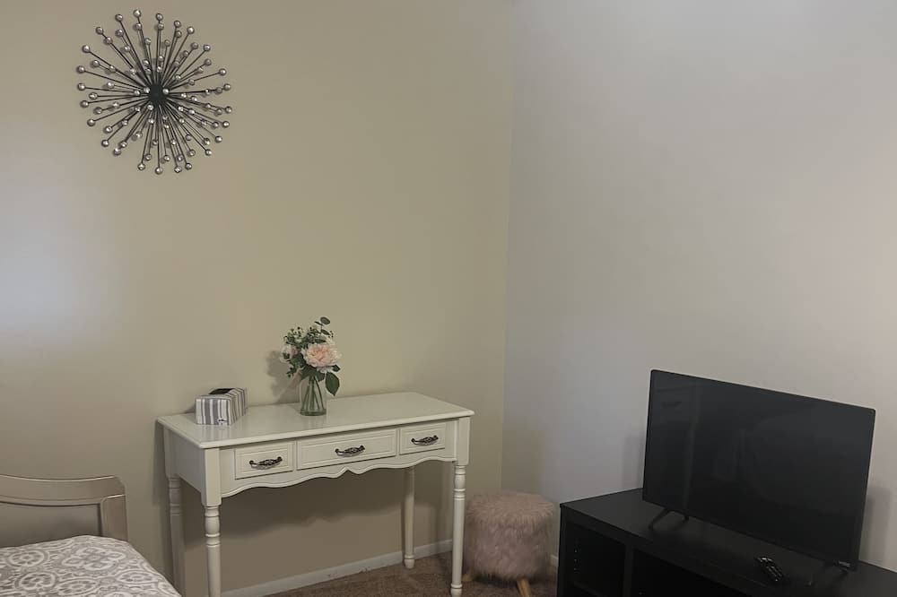 Photo of Bedroom in Monroeville