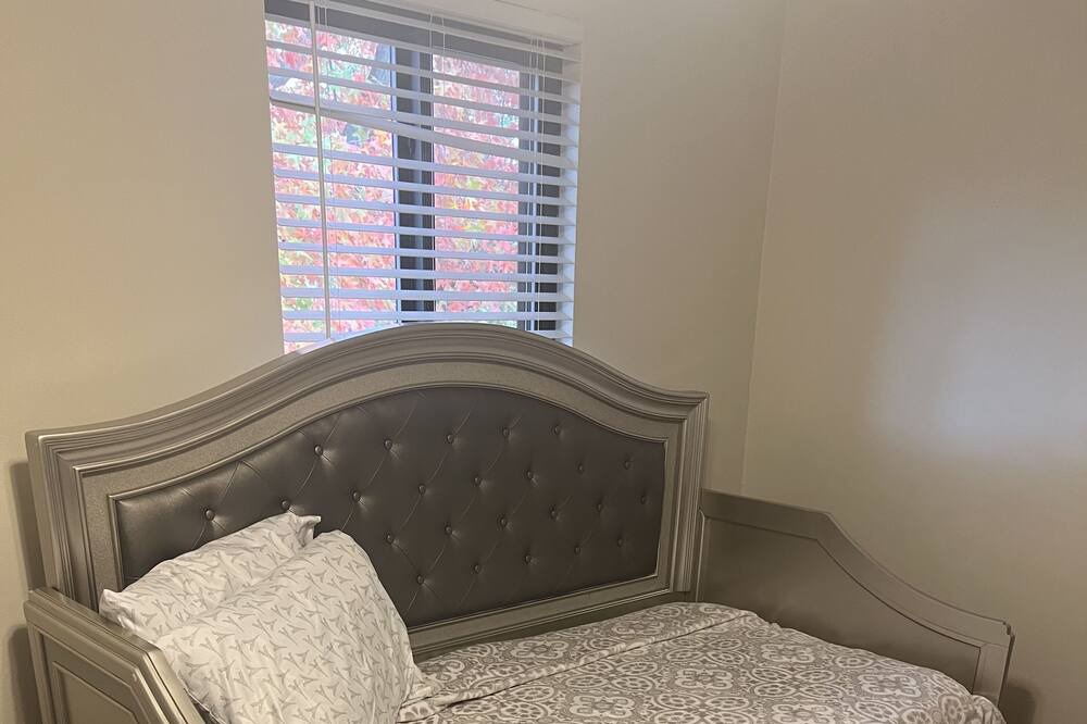 Photo of Bedroom in Monroeville