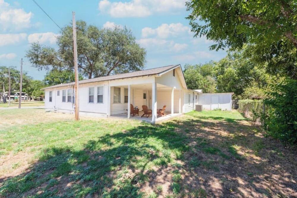 Photo of Outdoor in Luling