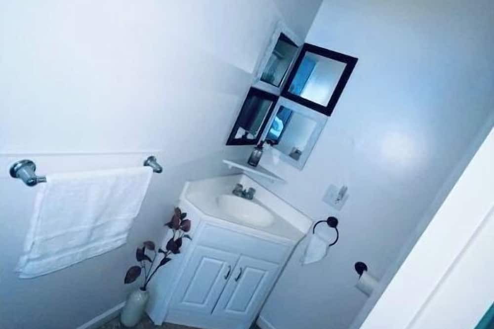 Photo of Bathroom in Theresa