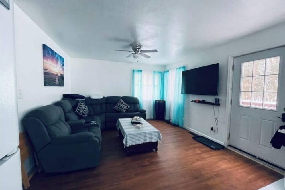 Photo of Livingroom in Theresa