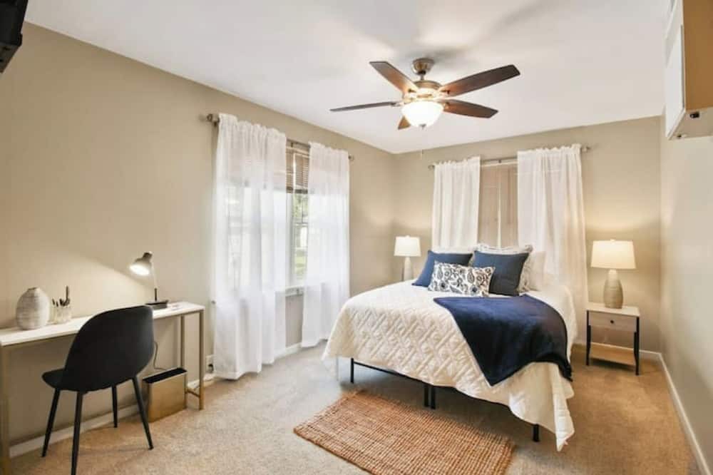 Photo of Bedroom in Parsons