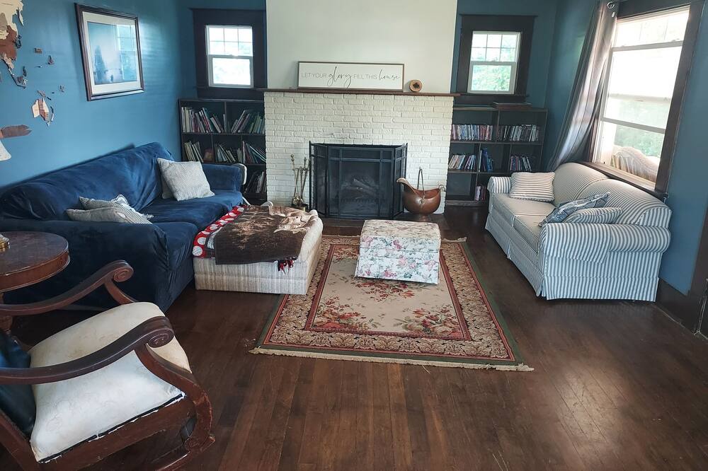 Photo of Livingroom in Syracuse
