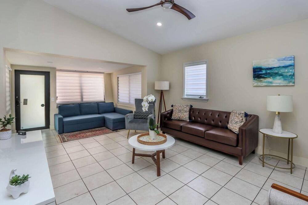 Photo of Livingroom in Coral Terrace