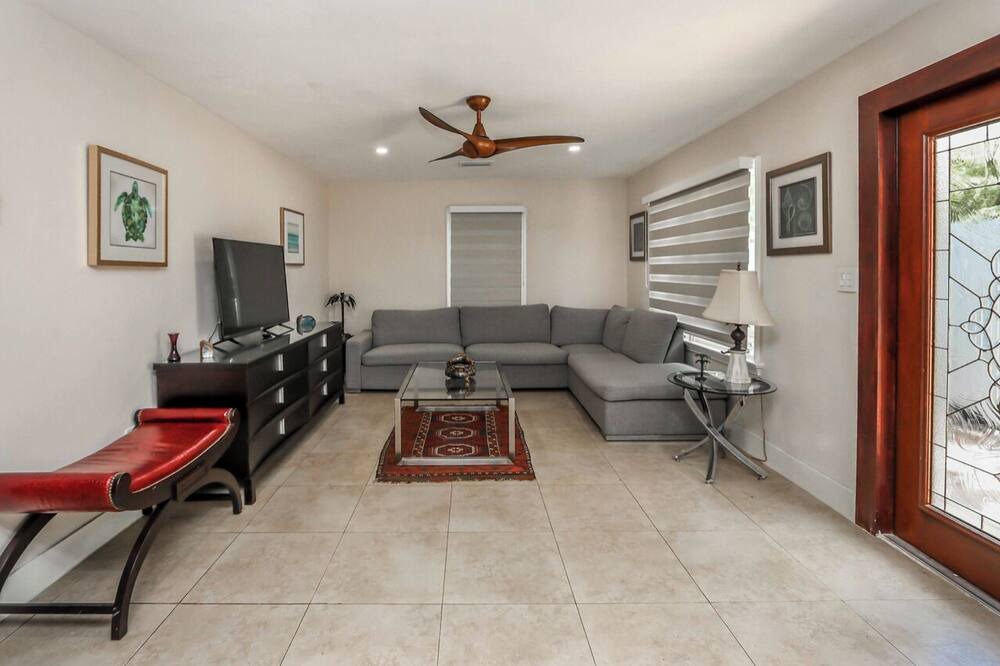 Photo of Livingroom in Coral Terrace