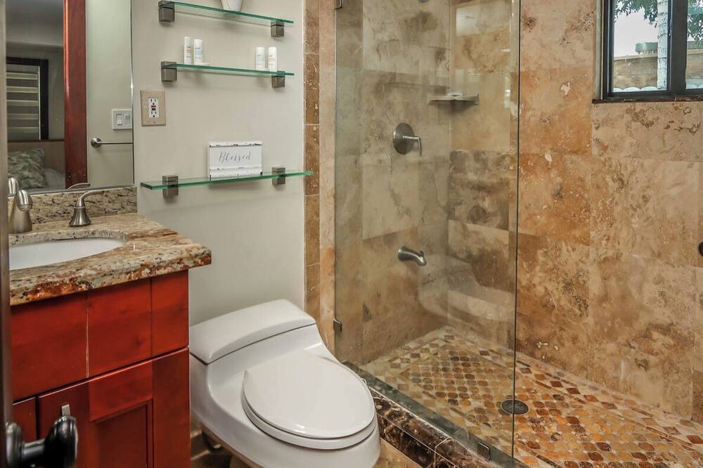 Photo of Bathroom in Coral Terrace