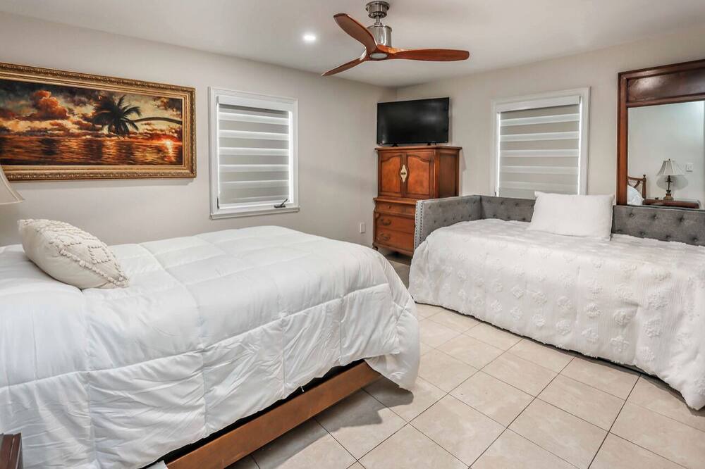 Photo of Bedroom in Coral Terrace