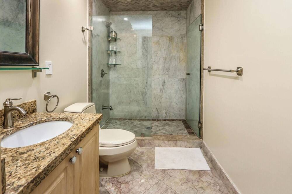 Photo of Bathroom in Coral Terrace