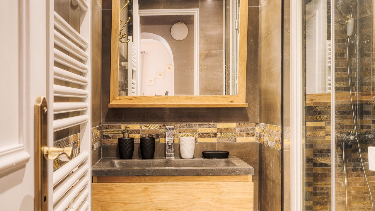 Photo of Bathroom in Barbizon