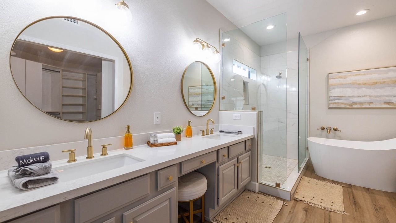 Photo of Bathroom in Val Vista Lakes
