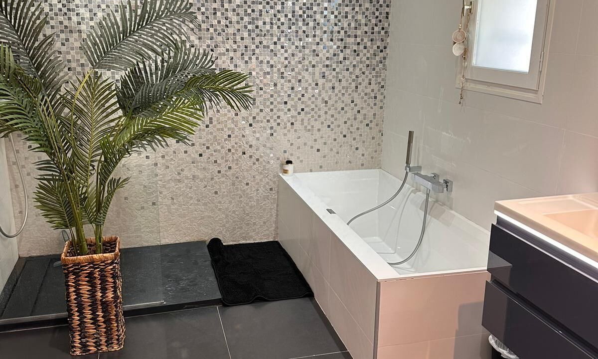 Photo of Others in Cabris