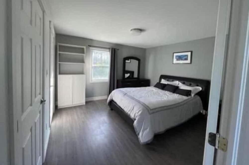 Photo of Bedroom in Shemogue