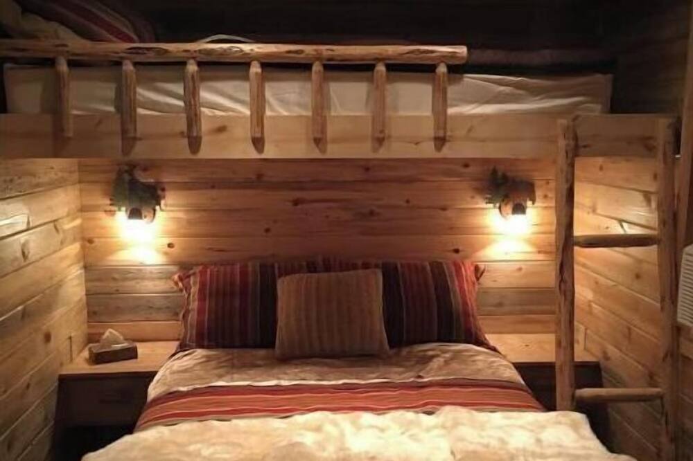 Photo of Bedroom in Pine Hollow