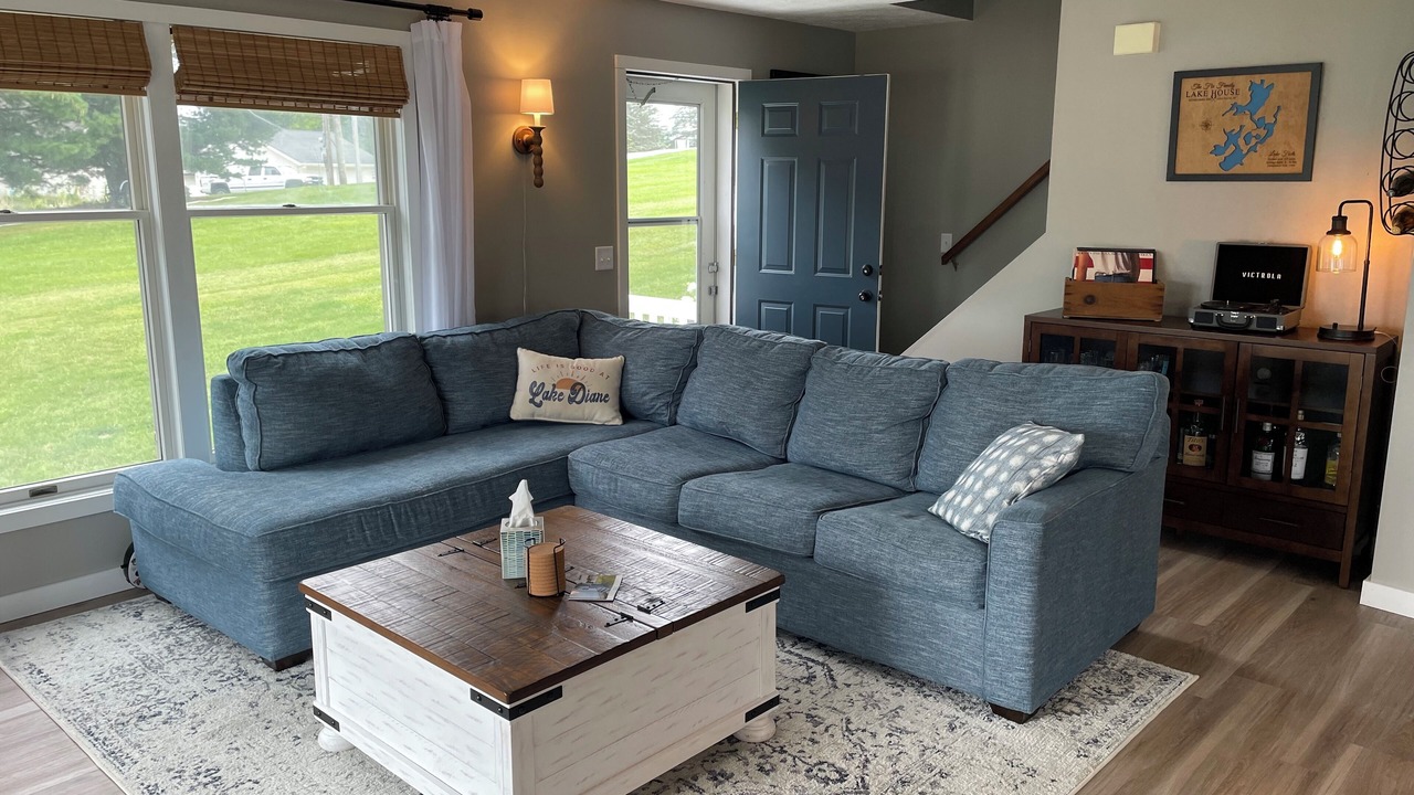 Photo of Livingroom in Frontier