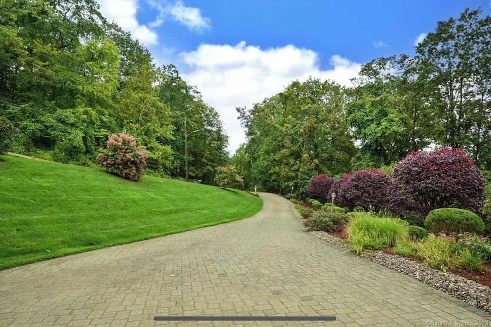 Photo of Outdoor in Maple Hill