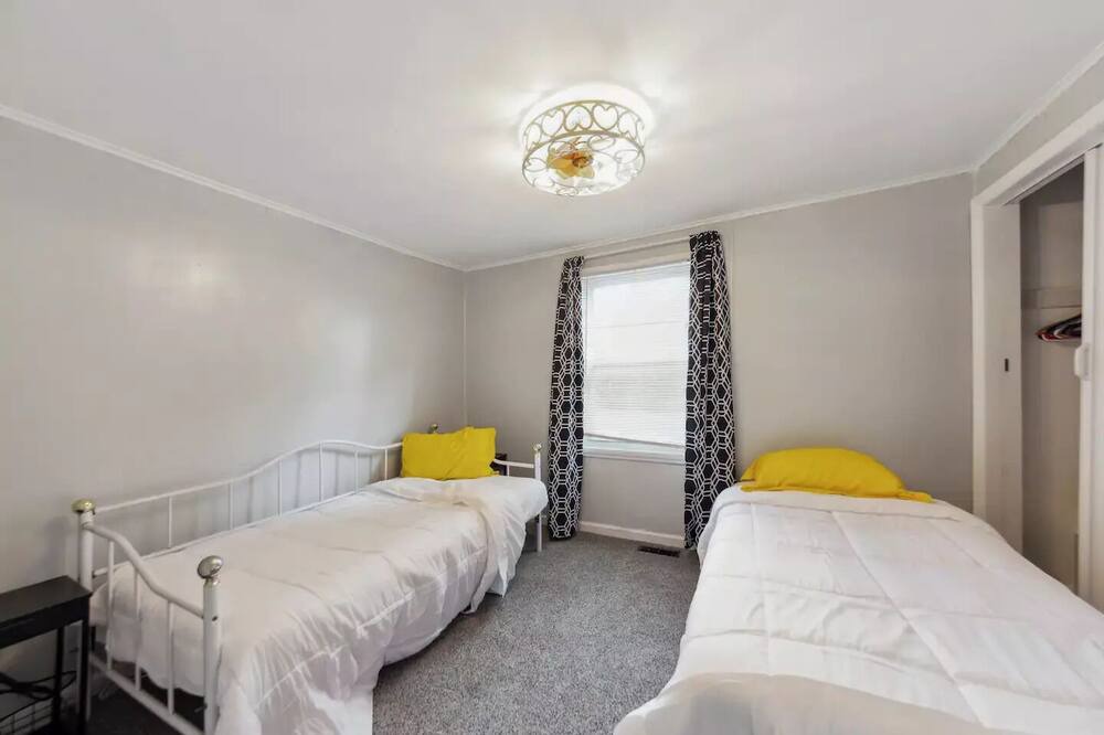 Photo of Bedroom in Maryland Heights