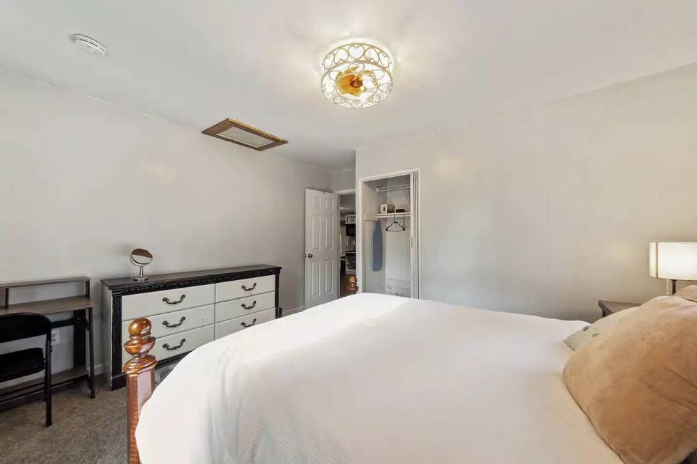 Photo of Bedroom in Maryland Heights