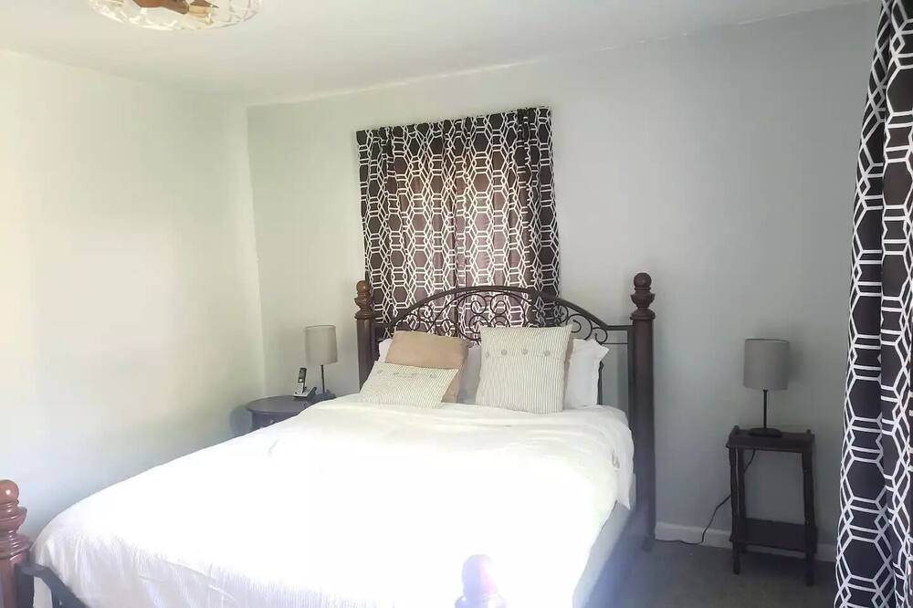Photo of Bedroom in Maryland Heights