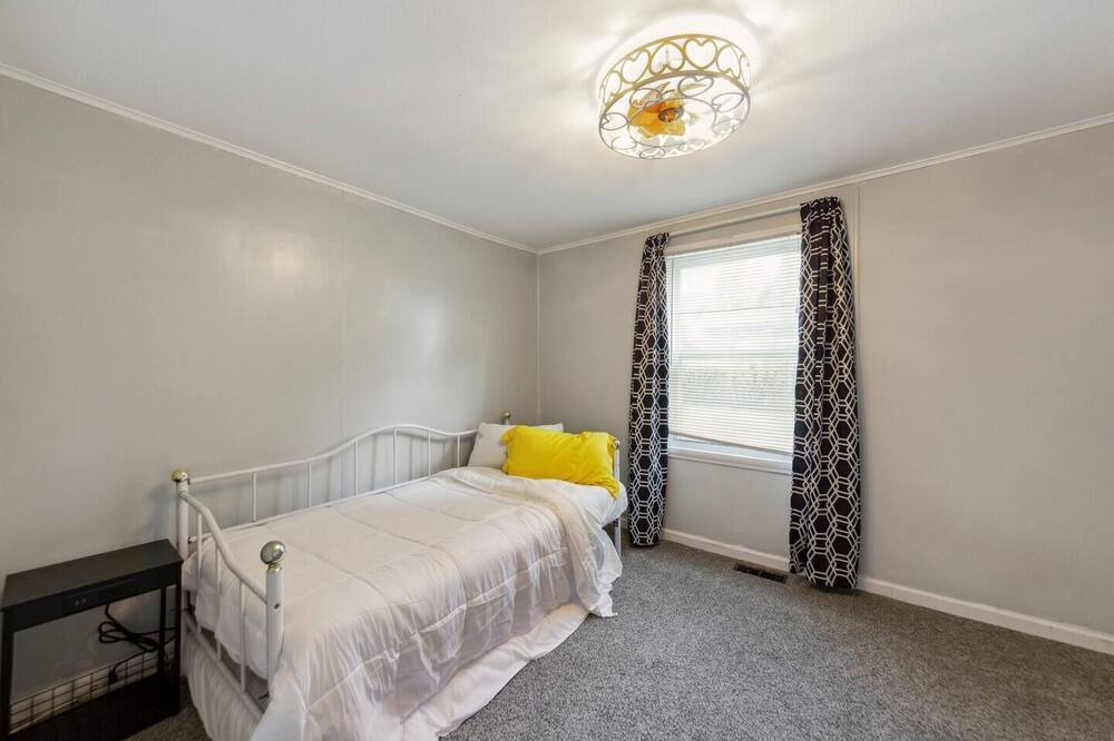 Photo of Bedroom in Maryland Heights