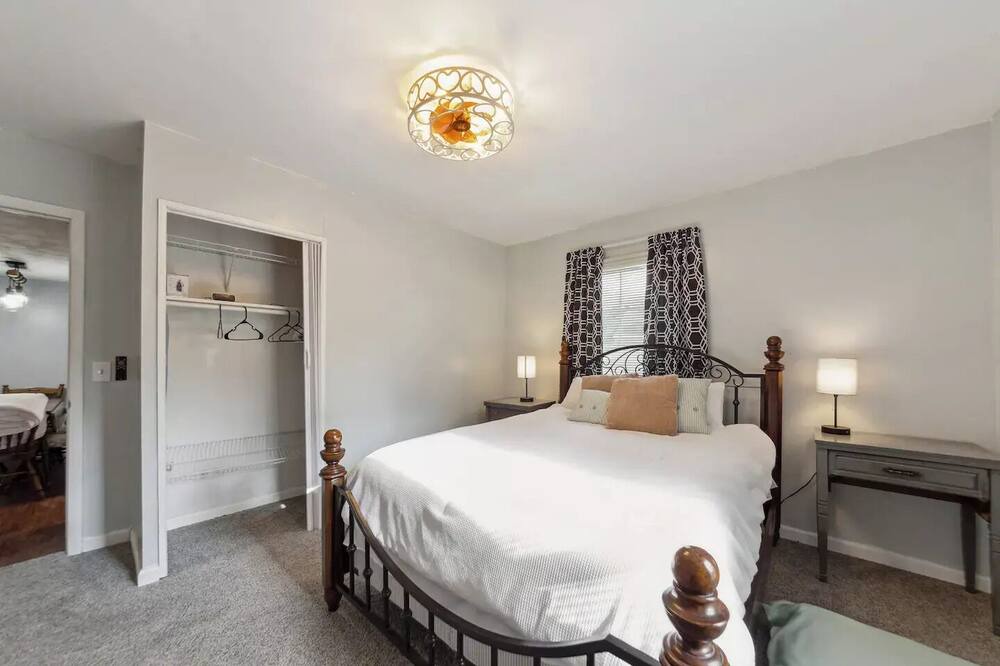 Photo of Bedroom in Maryland Heights