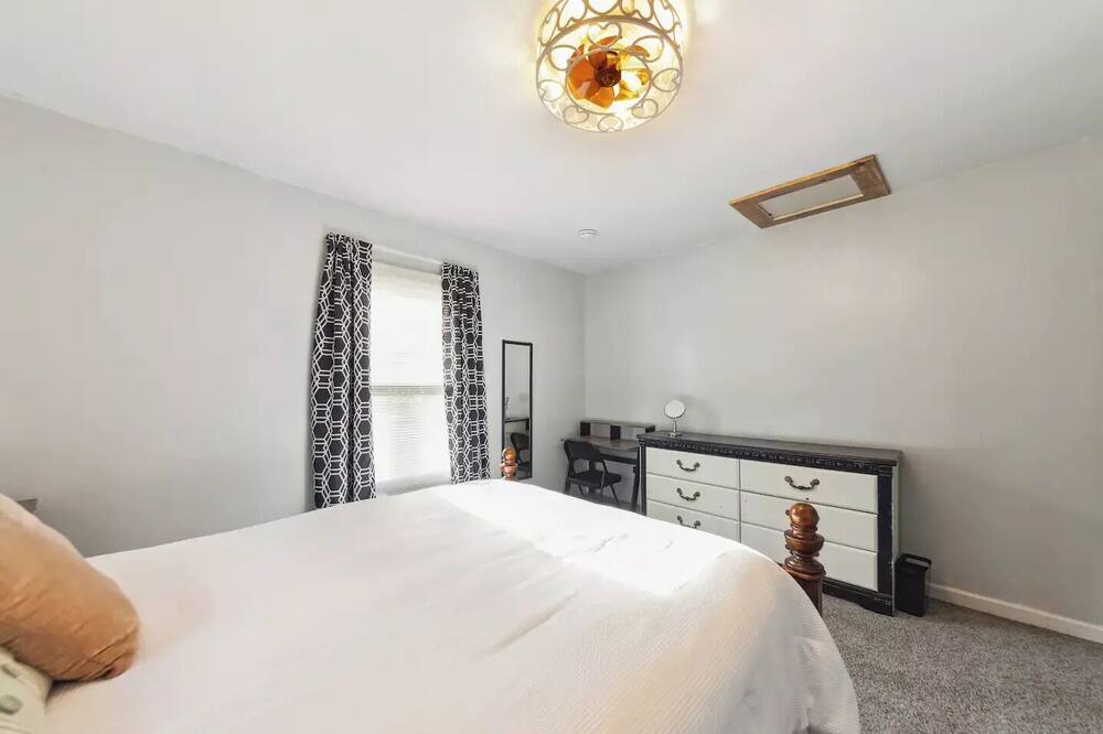 Photo of Bedroom in Maryland Heights