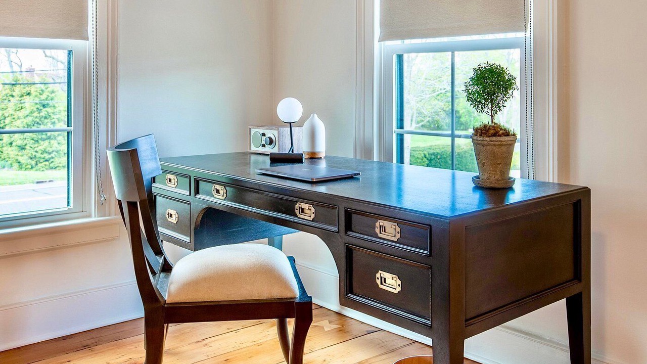Photo of Bedroom in Town of Southold Town