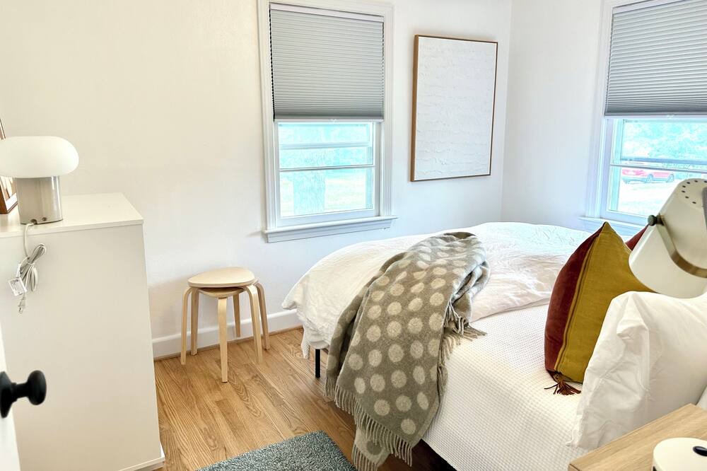 Photo of Bedroom in Ridge St.