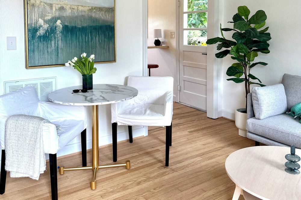 Photo of Livingroom in Ridge St.