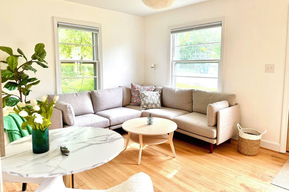 Photo of Livingroom in Ridge St.