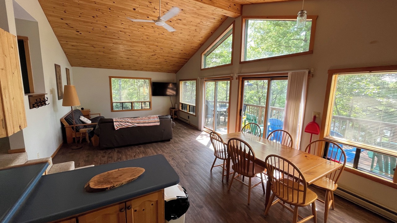 Photo of Livingroom in Gravenhurst