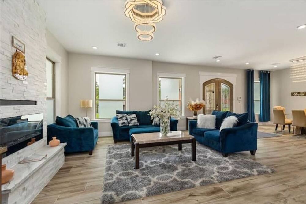 Photo of Livingroom in Lawndale/ Wayside